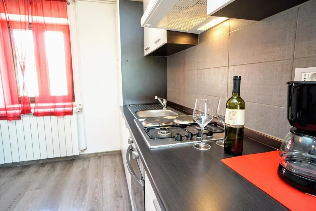 Apartment Cici Murine 0*,